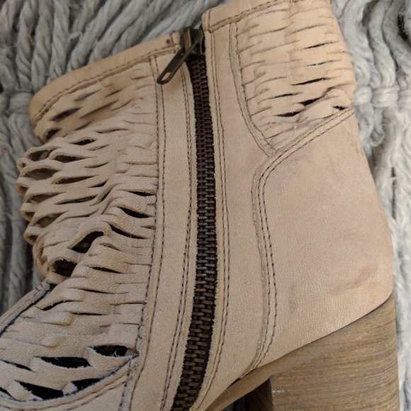 Heeled boots - Picture 4 of 4